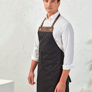 Ποδιά Ολόσωμη Με Τσέπη PR123 'ESPRESSO' με πάνω μέρος από δερματίνη και ρυθμιζόμενο λαιμό.