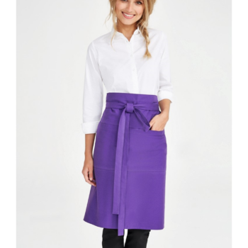 Ποδιά Μεσαίου Μεγέθους Με Τσέπες GREENWICH - 88020 σε μώβ χρώμα με μεγάλη κεντρική θήκη και δέσιμο στη μέση.