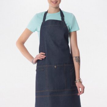 Ποδιά λαιμού τζιν MOELLE AXON με τριπλή τσέπη, μεταλλικό ρυθμιστή και 100% βαμβακερό denim.