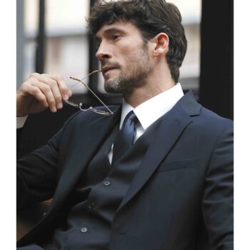 Ανδρικό Σακάκι Κοστουμιού MARIUS MEN σε μαύρο χρώμα με γιακά ταγιέρ, δύο κουμπιά και πίσω κεντρικό σκίσιμο.